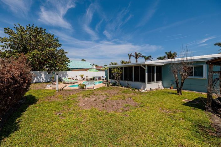 Image No.30-3 Bed Property for sale