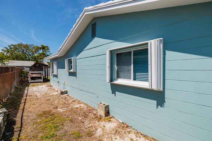 Image No.37-3 Bed Property for sale