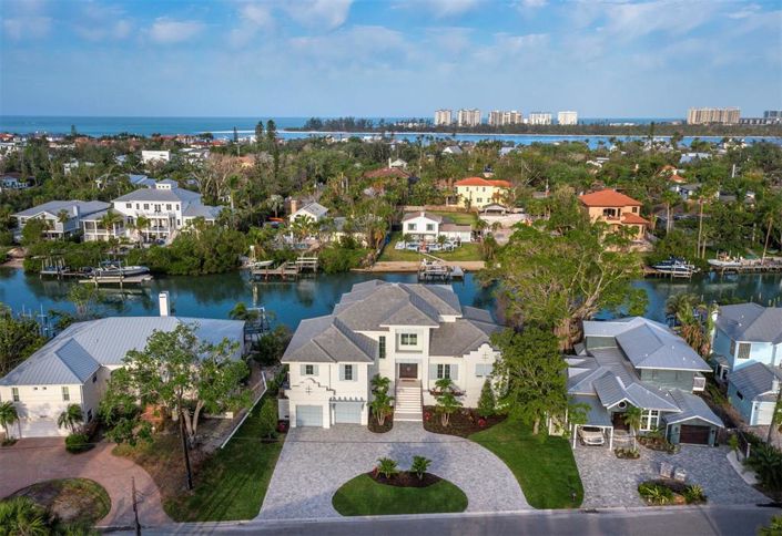 Image No.1-4 Bed Property for sale