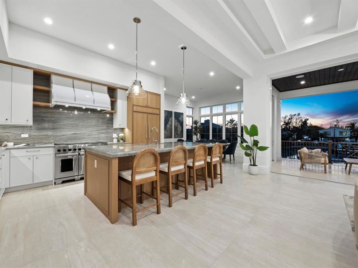 Image No.26-4 Bed Property for sale