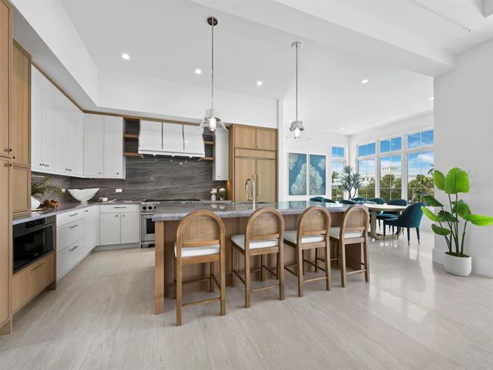 Image No.27-4 Bed Property for sale