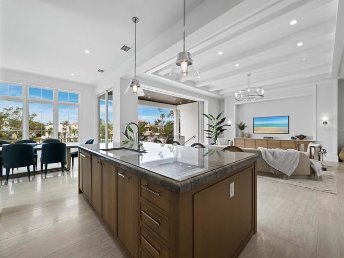 Image No.30-4 Bed Property for sale