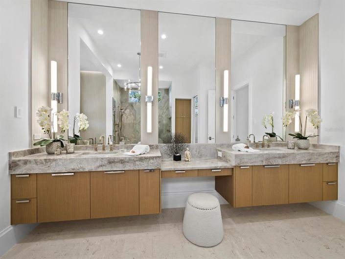 Image No.45-4 Bed Property for sale