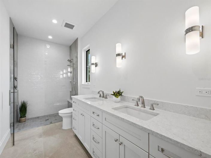 Image No.56-4 Bed Property for sale