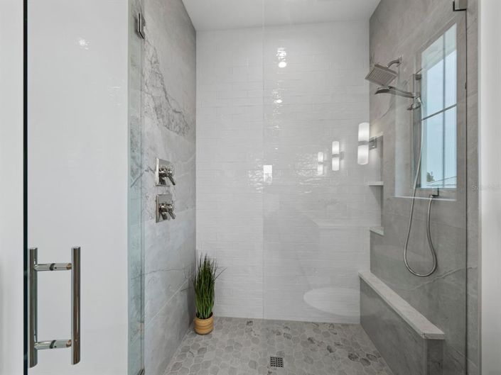 Image No.57-4 Bed Property for sale