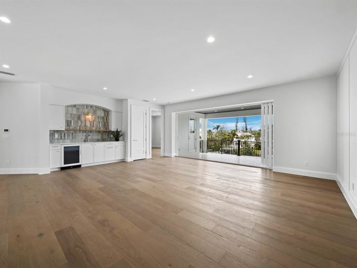 Image No.63-4 Bed Property for sale