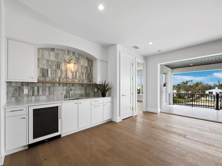 Image No.65-4 Bed Property for sale