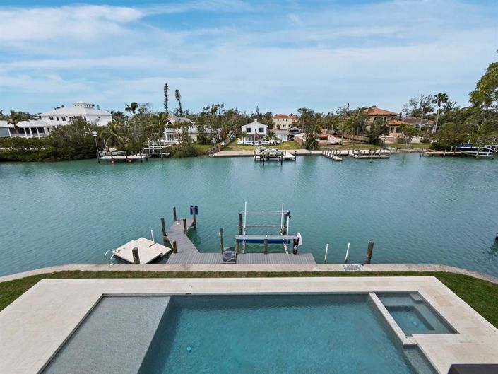 Image No.71-4 Bed Property for sale