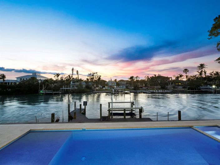 Image No.72-4 Bed Property for sale