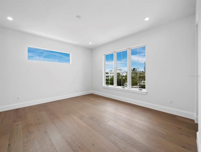 Image No.73-4 Bed Property for sale