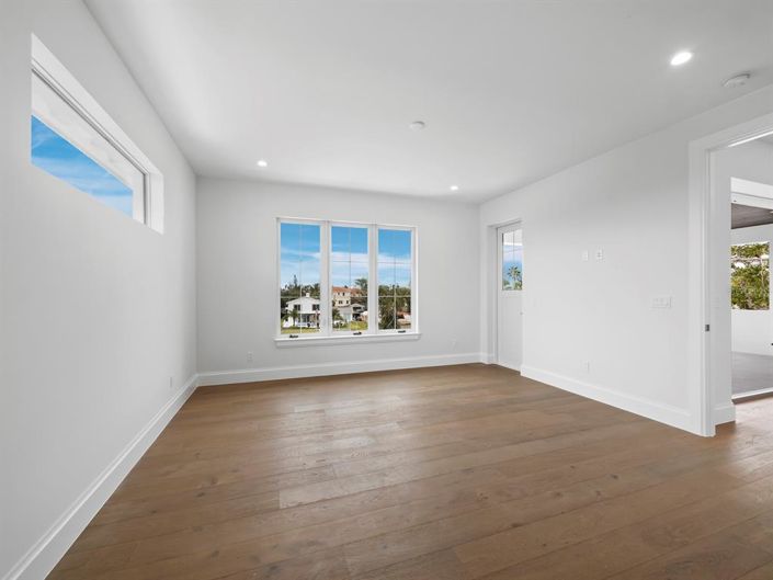 Image No.75-4 Bed Property for sale