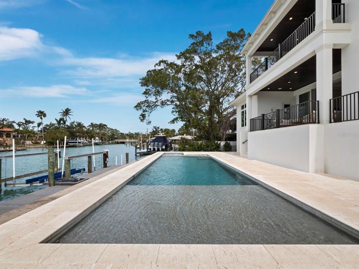 Image No.81-4 Bed Property for sale