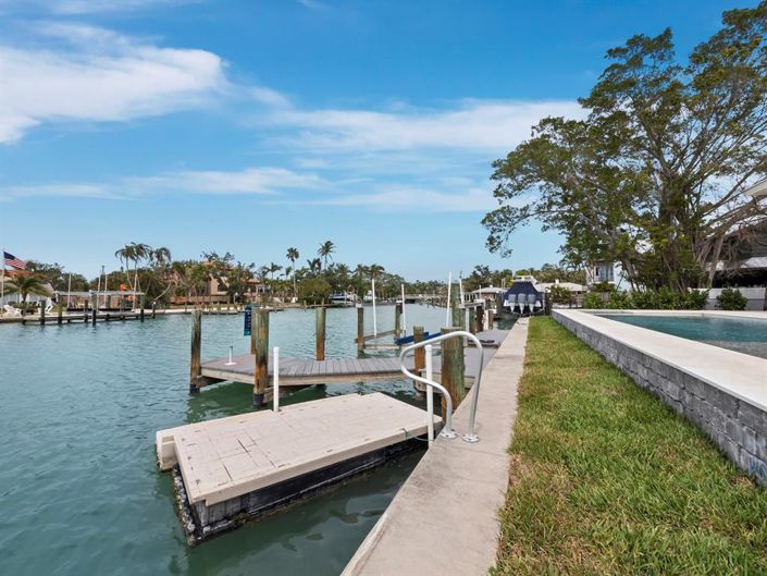 Image No.82-4 Bed Property for sale