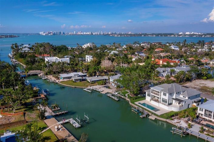 Image No.89-4 Bed Property for sale