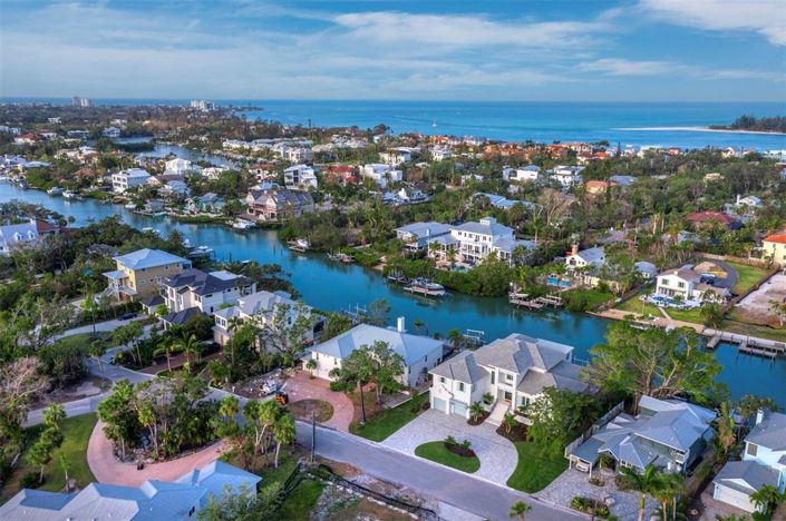 Image No.92-4 Bed Property for sale