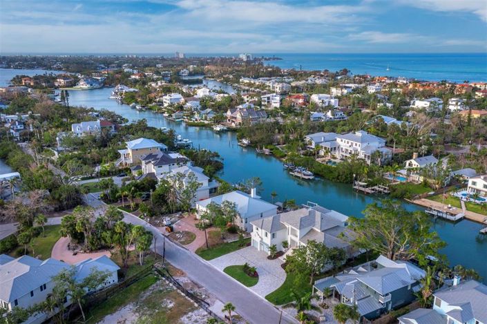 Image No.93-4 Bed Property for sale