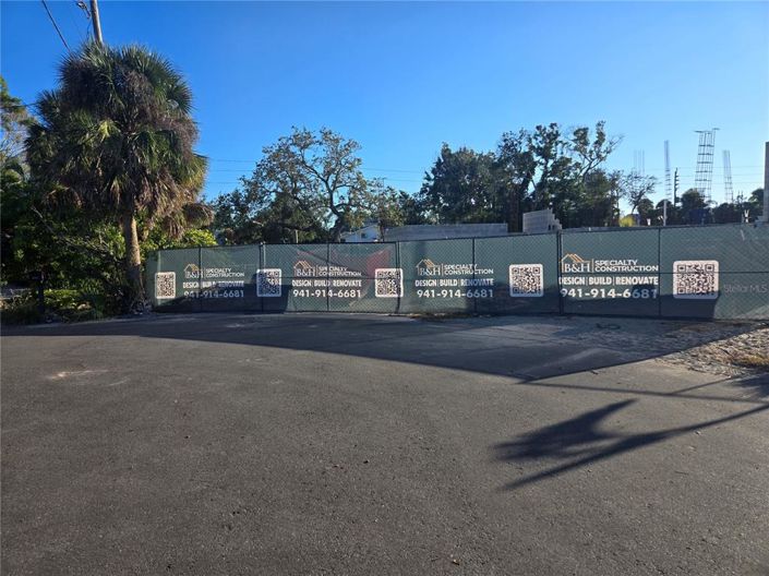 Image No.12-5 Bed Property for sale