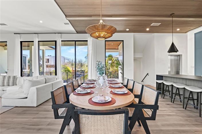 Image No.22-8 Bed Property for sale