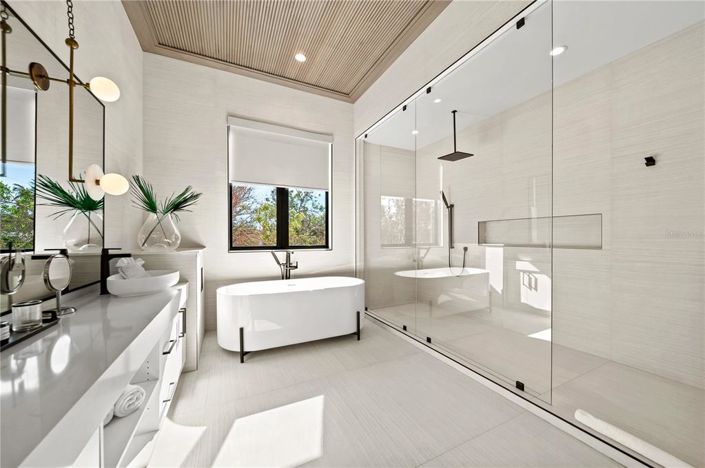 Image No.25-8 Bed Property for sale