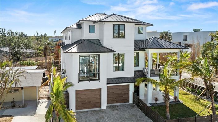 Image No.3-8 Bed Property for sale