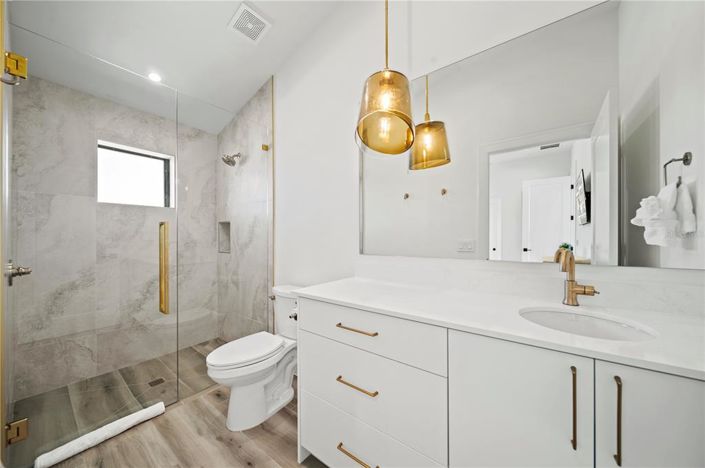 Image No.44-8 Bed Property for sale