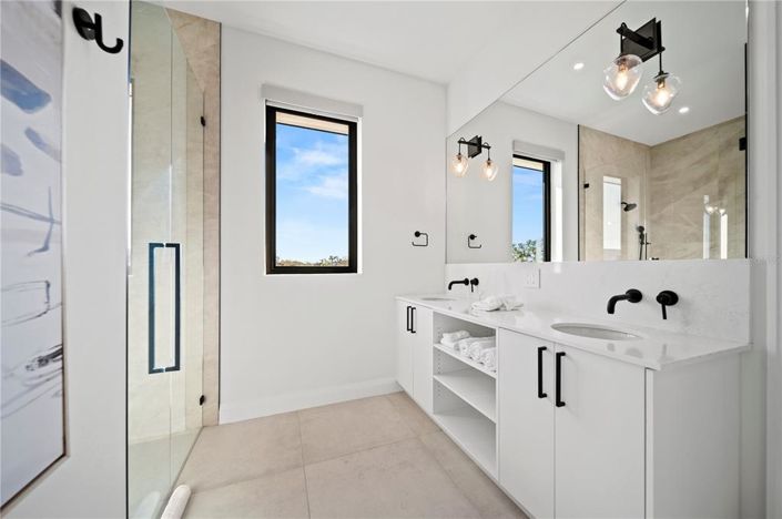 Image No.47-8 Bed Property for sale