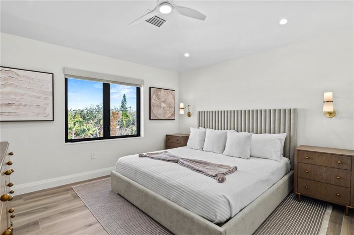 Image No.48-8 Bed Property for sale