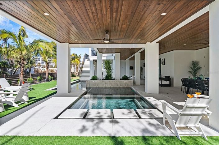 Image No.57-8 Bed Property for sale