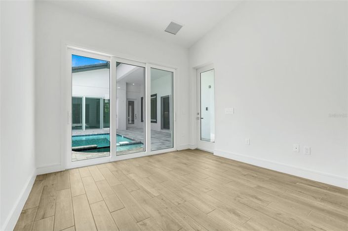 Image No.19-3 Bed Property for sale