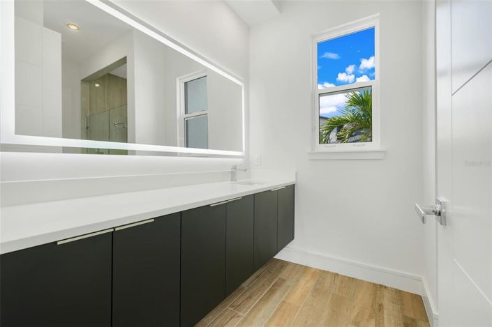 Image No.20-3 Bed Property for sale