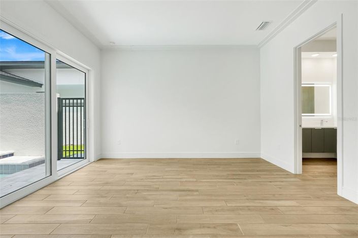 Image No.40-3 Bed Property for sale