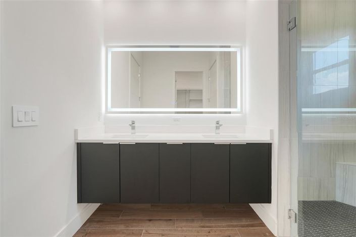 Image No.43-3 Bed Property for sale