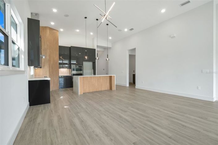 Image No.20-4 Bed Property for sale