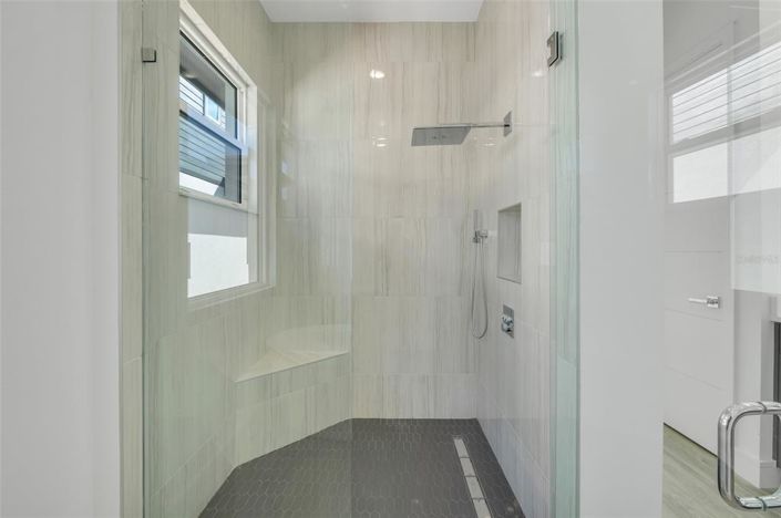 Image No.28-4 Bed Property for sale