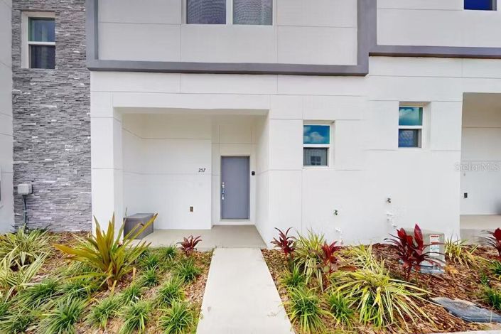 Image No.1-4 Bed Townhouse for sale