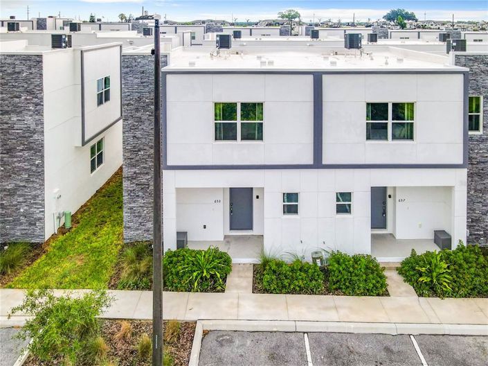 Image No.1-5 Bed Townhouse for sale