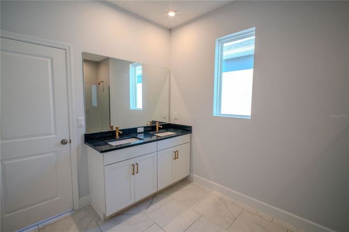 Image No.24-4 Bed Property for sale