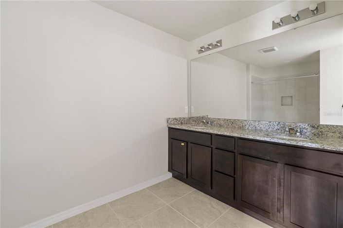 Image No.18-3 Bed Townhouse for sale