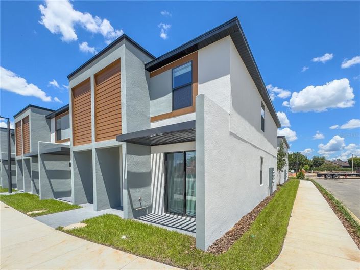 Image No.1-3 Bed Townhouse for sale