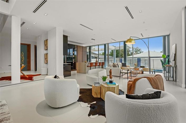 Image No.11-4 Bed Property for sale