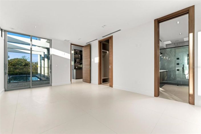 Image No.40-4 Bed Property for sale