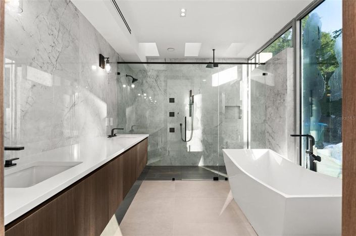 Image No.41-4 Bed Property for sale