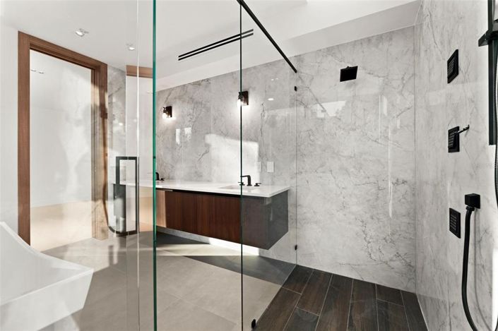 Image No.43-4 Bed Property for sale