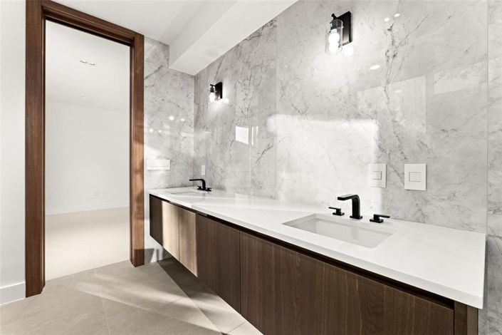 Image No.44-4 Bed Property for sale