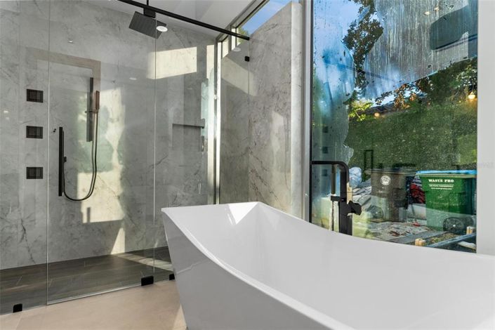 Image No.45-4 Bed Property for sale