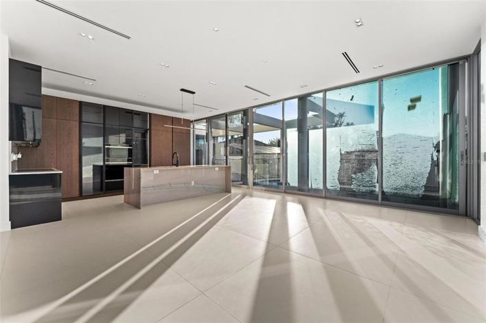 Image No.48-4 Bed Property for sale