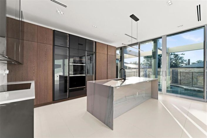 Image No.49-4 Bed Property for sale