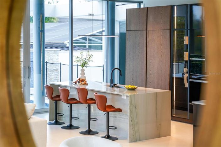 Image No.5-4 Bed Property for sale