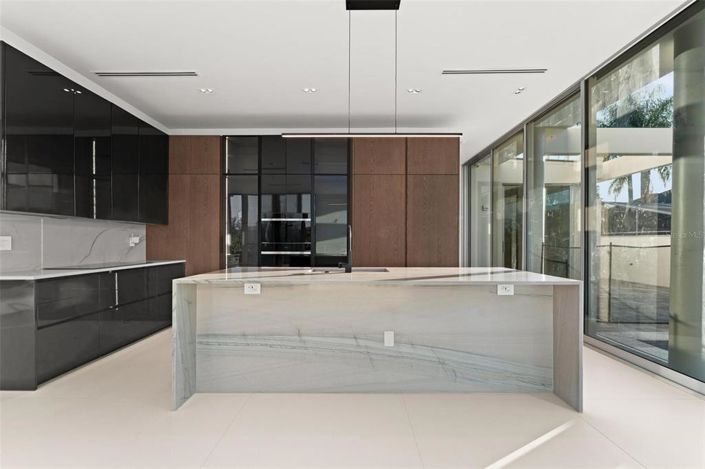 Image No.50-4 Bed Property for sale