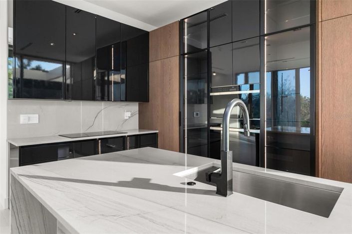 Image No.51-4 Bed Property for sale